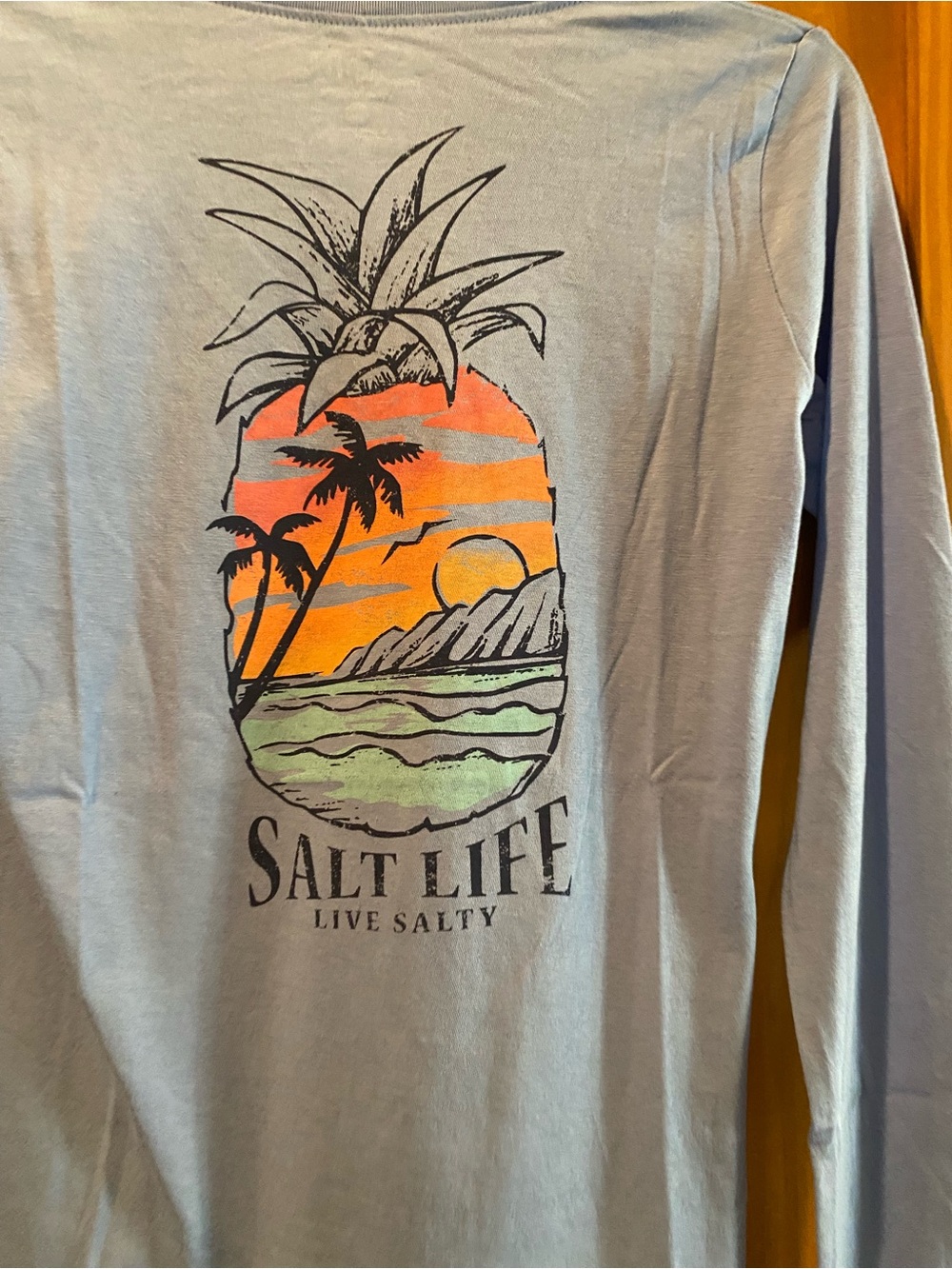Salt Life Women’s Carolina Blue Live Salty PineappleLong Sleeve Shirt NWT Size S - Picture 2 of 6